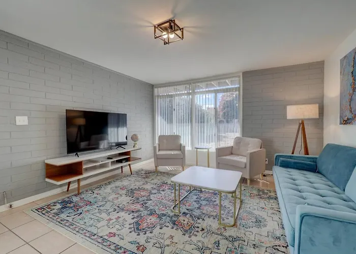 Apartment 1 Bedroom Uptown With Pool *