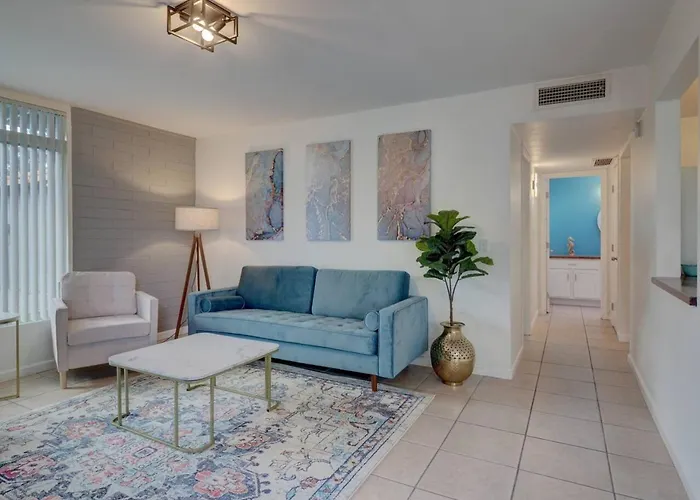 1 Bedroom Uptown With Pool Apartment Phoenix