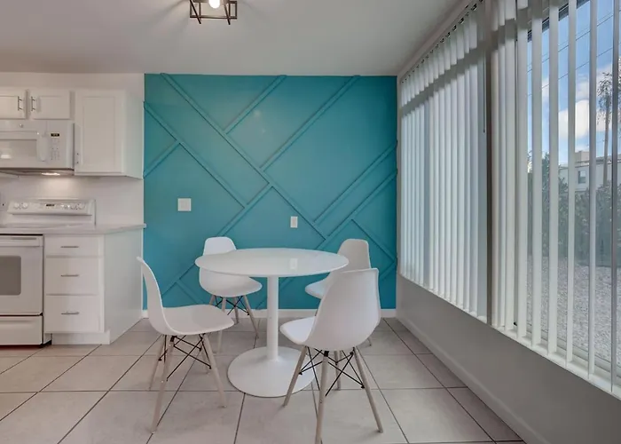 1 Bedroom Uptown With Pool Apartment Phoenix