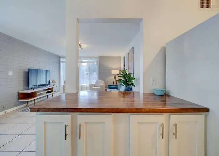 Apartment 1 Bedroom Uptown With Pool Phoenix