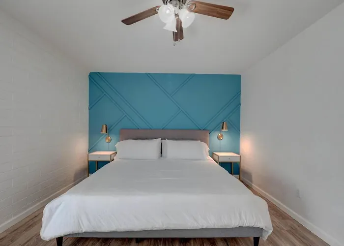 1 Bedroom Uptown With Pool Apartment *