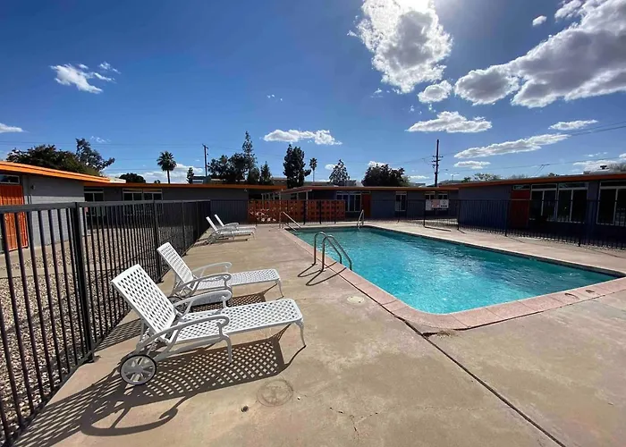 1 Bedroom Uptown With Pool Apartment Phoenix